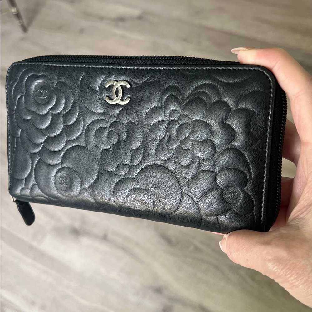 🖤 CHANEL Camillia Zippy Lambskin Leather Long wallet Black Authentic
